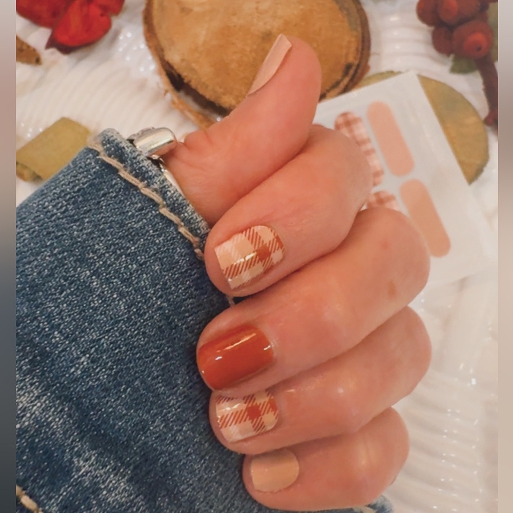 🍂 Cinnamon Plaid Nail Wraps – Cozy Fall Mani, Easy DIY Nails